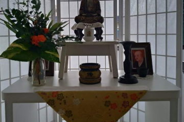 mesa com ornamentos